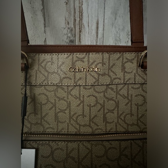 🏷️NWT Calvin Klein Louise monogram signature tote - Picture 9 of 10